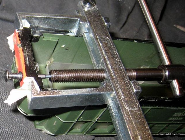 Estrarre i respingenti di una locomotiva Marklin